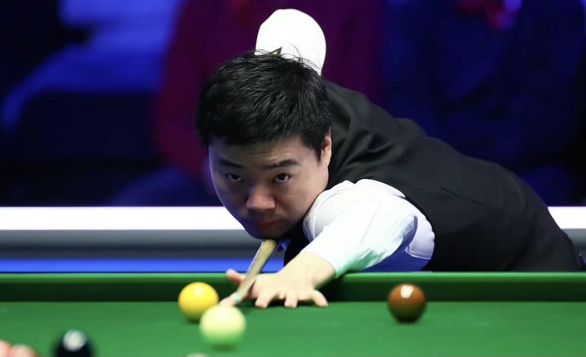 甲赛场上的 甲赛场上的