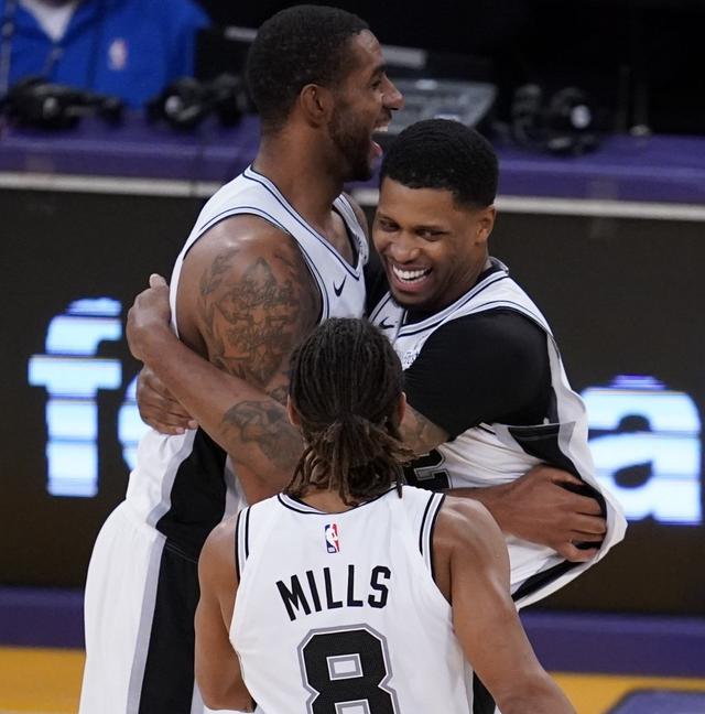 明了我在训 明了我在训