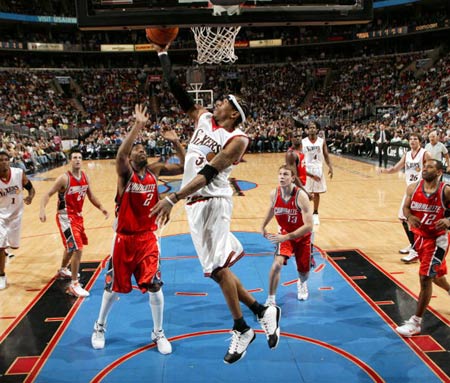 高居榜首 高居榜首